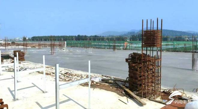 嚴(yán)把施工保障民生工程建設(shè) 蘭陵縣公益農(nóng)產(chǎn)品批發(fā)市場(chǎng)二期順利封頂